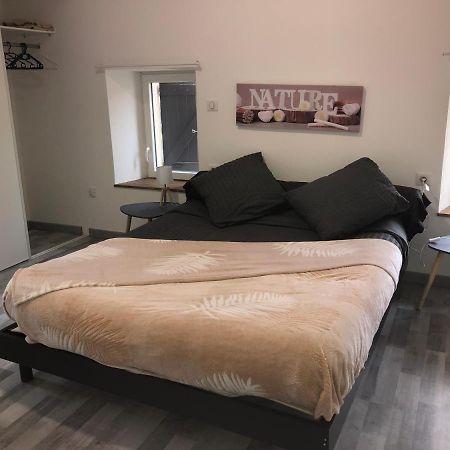 Gite Zen Pres Thermes De Jonzac Bois Bagian luar foto